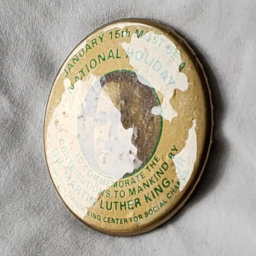 Martin Luther King Jr Jan 15th Must be a National Holiday Pinback Vintage Button